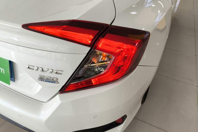 Used Honda Civic 2016 220TURBO Manual Luxury Edition Exterior 3