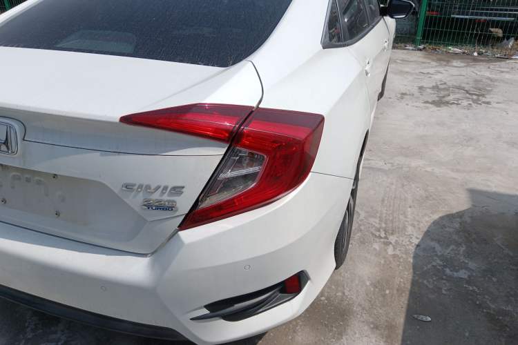 Used Honda Civic 2016 220TURBO CVT Luxury Edition Exterior 3