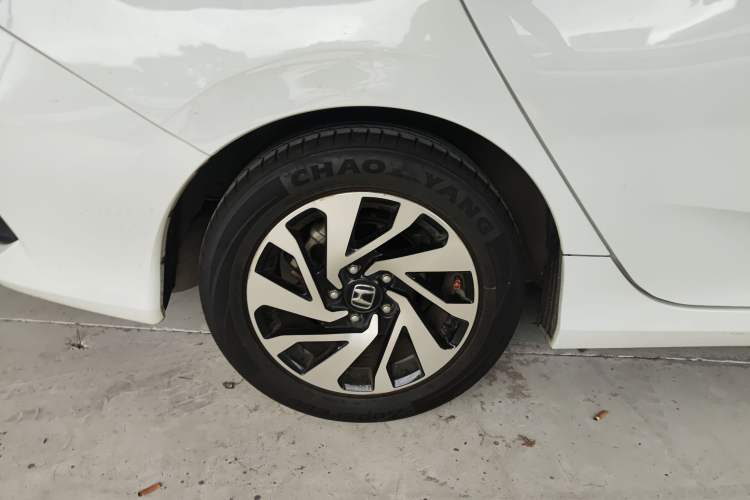 Used Honda Civic 2016 220TURBO CVT Luxury Edition Exterior 3