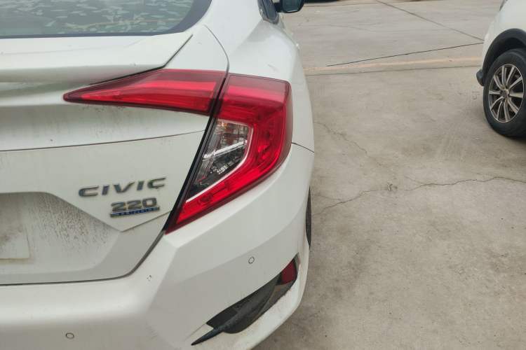 Used Honda Civic 2016 220TURBO Manual Luxury Edition Exterior 3