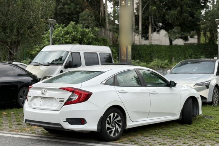 Used Honda Civic 2016 220TURBO CVT Luxury Edition Exterior 3