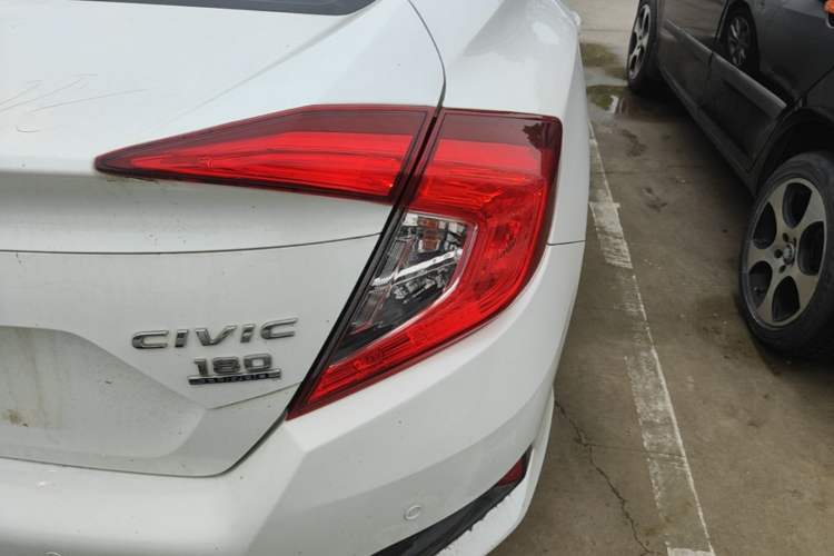 Used Honda Civic 2016 180TURBO CVT Comfort Version Exterior 3