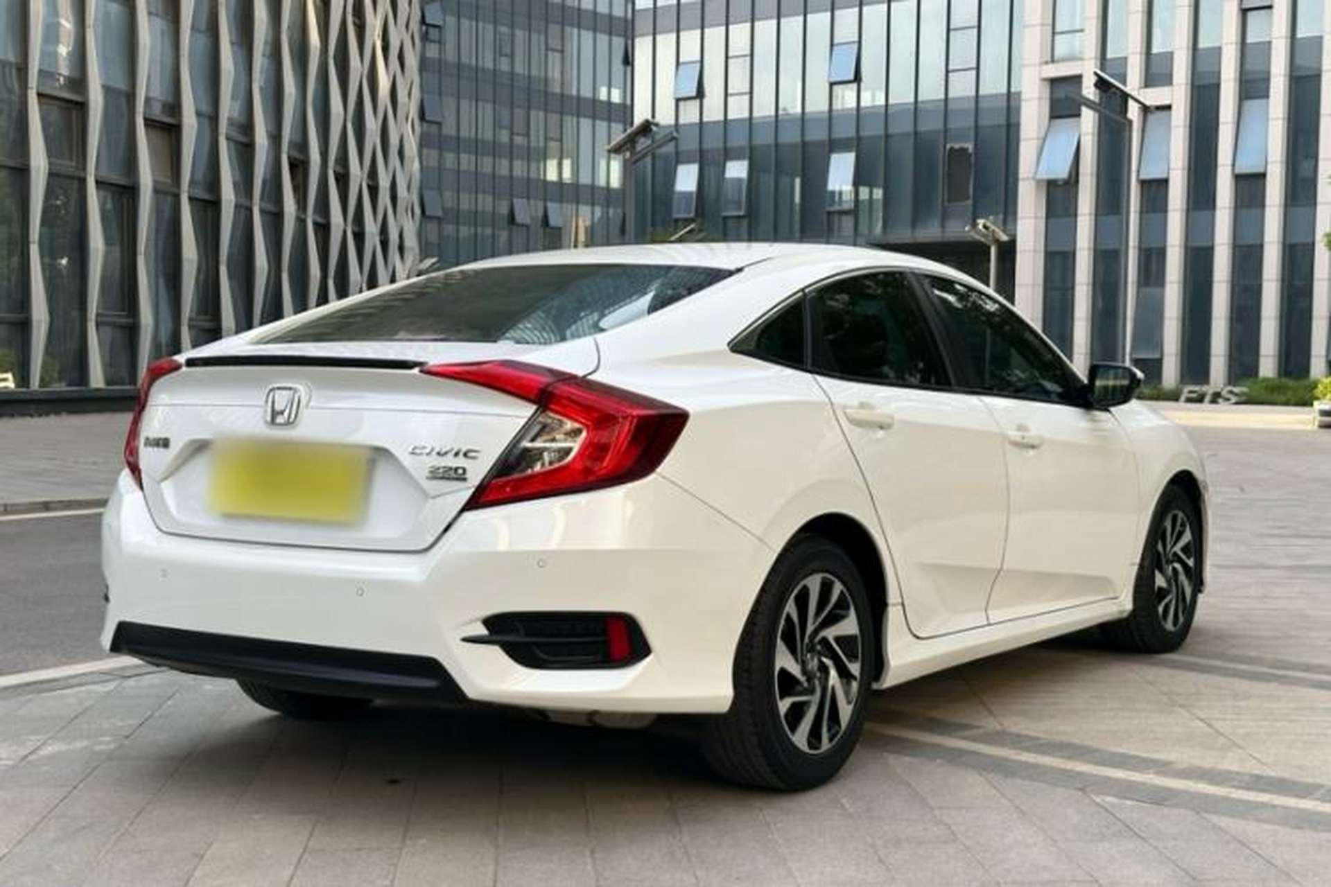 Used Honda Civic 2016 220TURBO Manual Luxury Edition Exterior 4