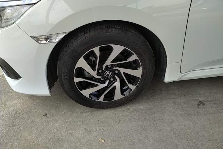 Used Honda Civic 2016 220TURBO CVT Luxury Edition Exterior 4