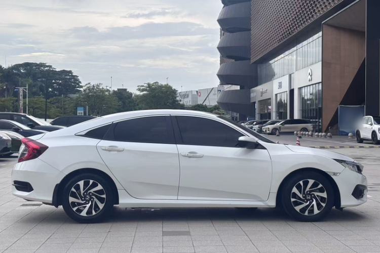Used Honda Civic 2016 220TURBO CVT Luxury Edition Exterior 5
