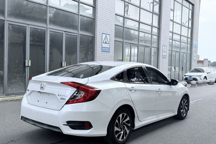 Used Honda Civic 2016 220TURBO CVT Luxury Edition Exterior 5