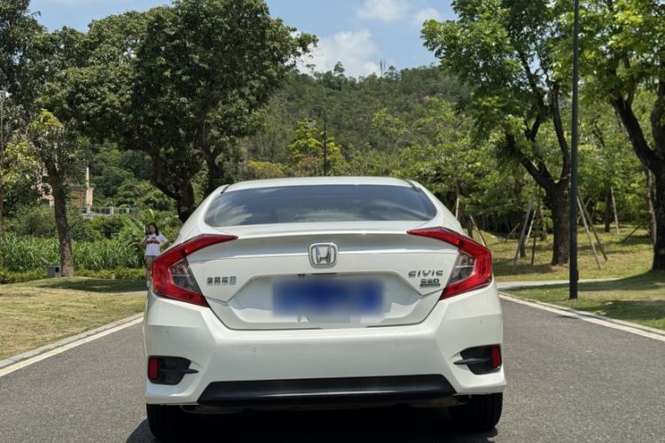 Used Honda Civic 2016 220TURBO CVT Luxury Edition Exterior 5
