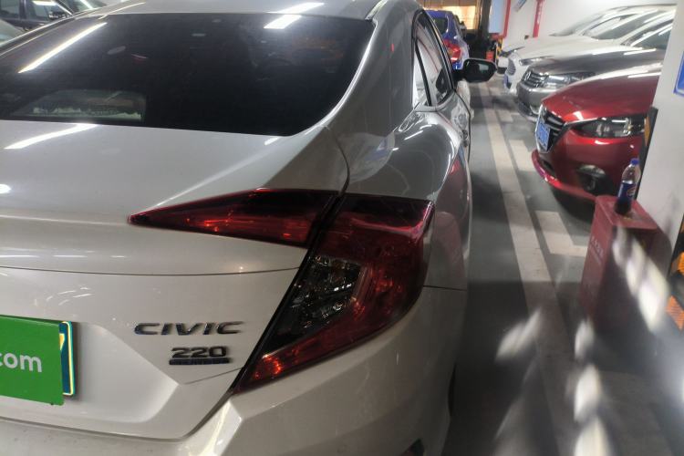 Used Honda Civic 2016 220TURBO Manual Luxury Edition Exterior 6