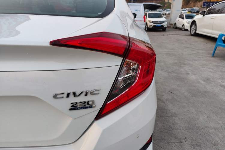Used Honda Civic 2016 220TURBO Manual Luxury Edition Exterior 6