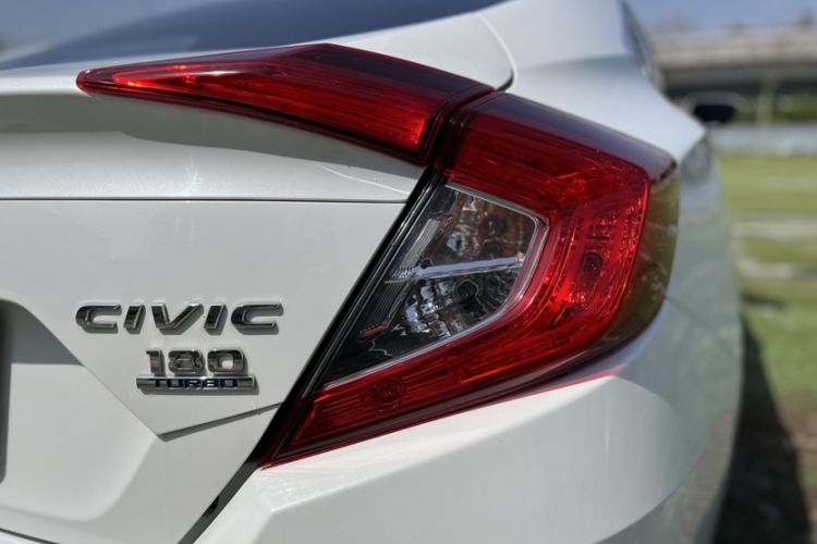 Used Honda Civic 2016 180TURBO CVT Comfort Version Exterior 6