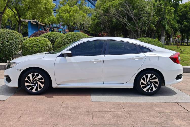 Used Honda Civic 2016 220TURBO CVT Luxury Edition Exterior 6
