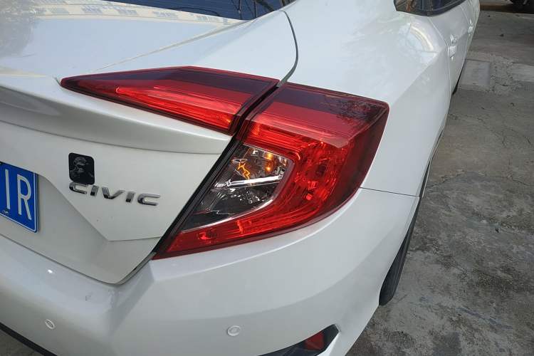 Used Honda Civic 2016 180TURBO CVT Comfort Version Exterior 6
