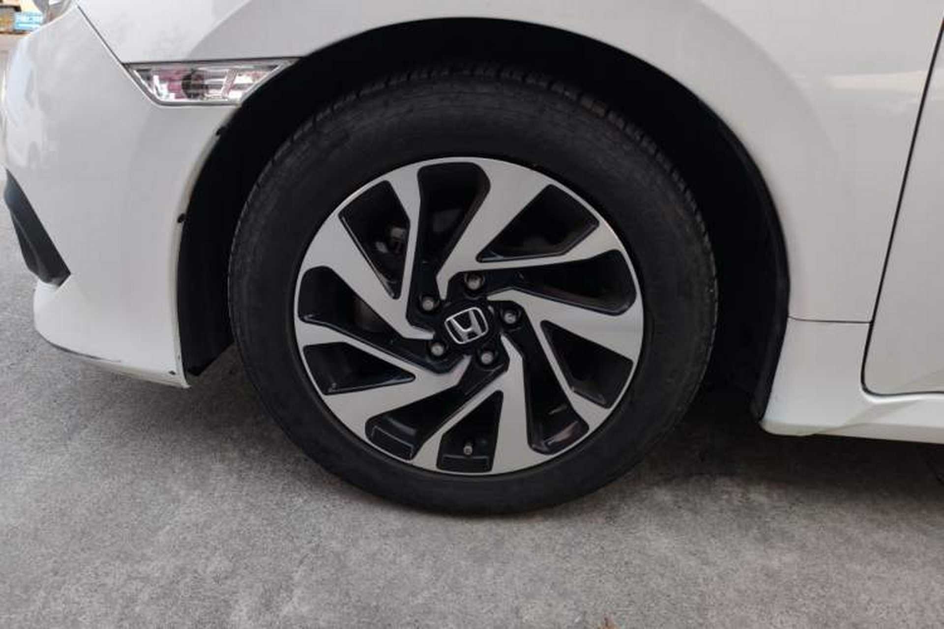 Used Honda Civic 2016 220TURBO Manual Luxury Edition Exterior 7
