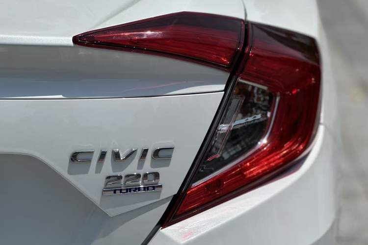 Used Honda Civic 2016 220TURBO CVT Luxury Edition Exterior 7
