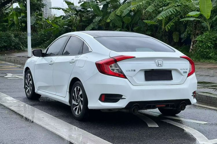 Used Honda Civic 2016 220TURBO CVT Luxury Edition Exterior 8