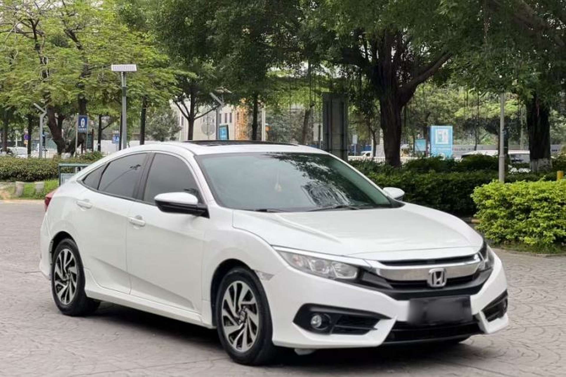 Used Honda Civic 2016 220TURBO CVT Luxury Edition Exterior 9