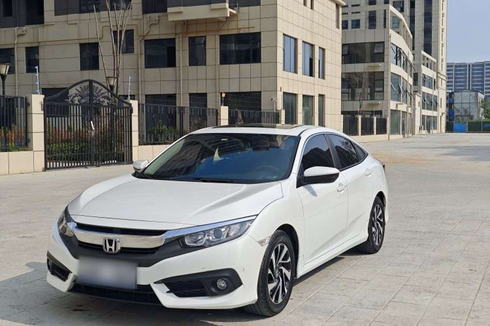 Used Honda Civic 2016 220TURBO Manual Luxury Edition Front Left 45 Deg