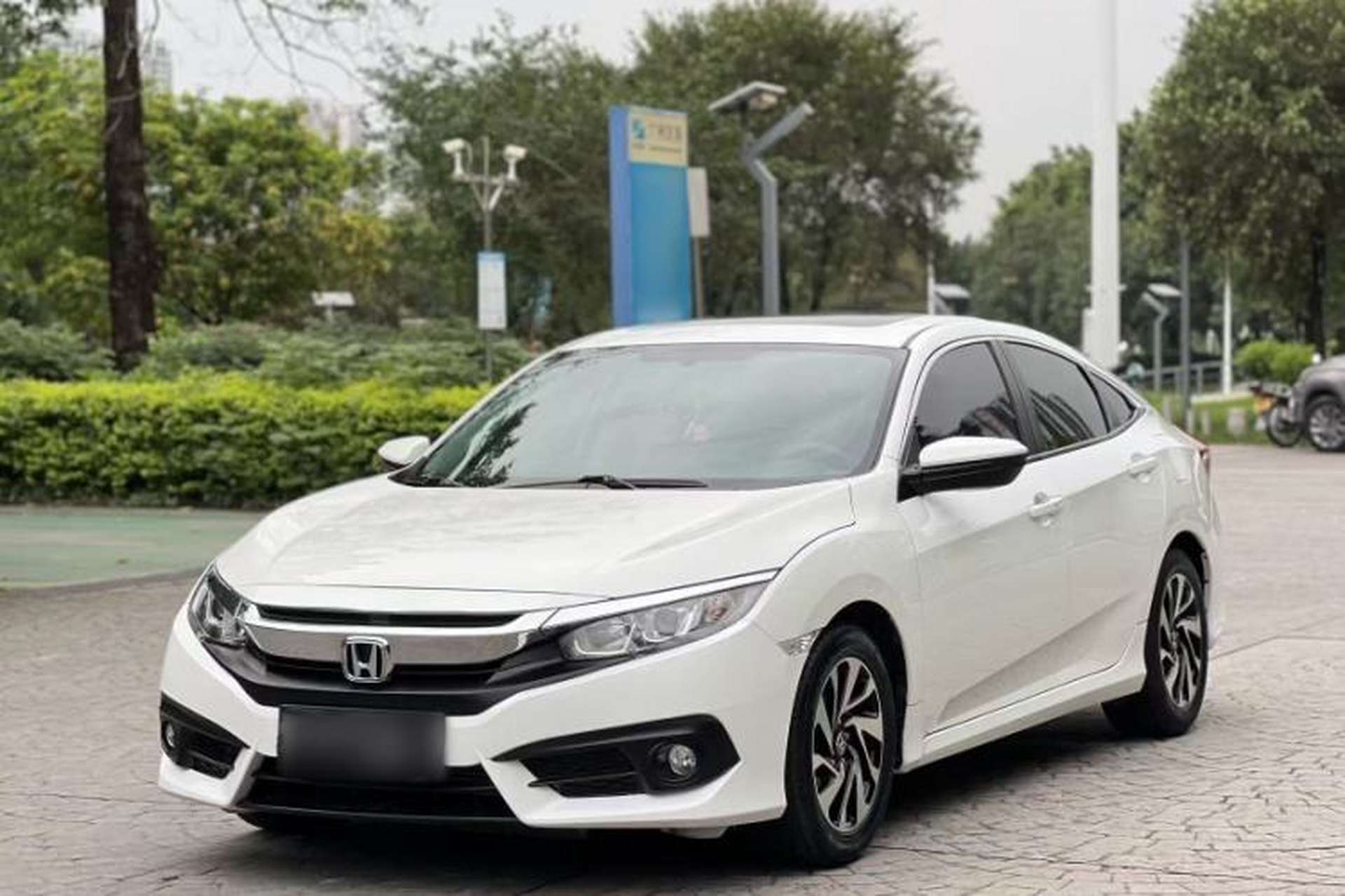 Used Honda Civic 2016 220TURBO CVT Luxury Edition Front Left 45 Deg