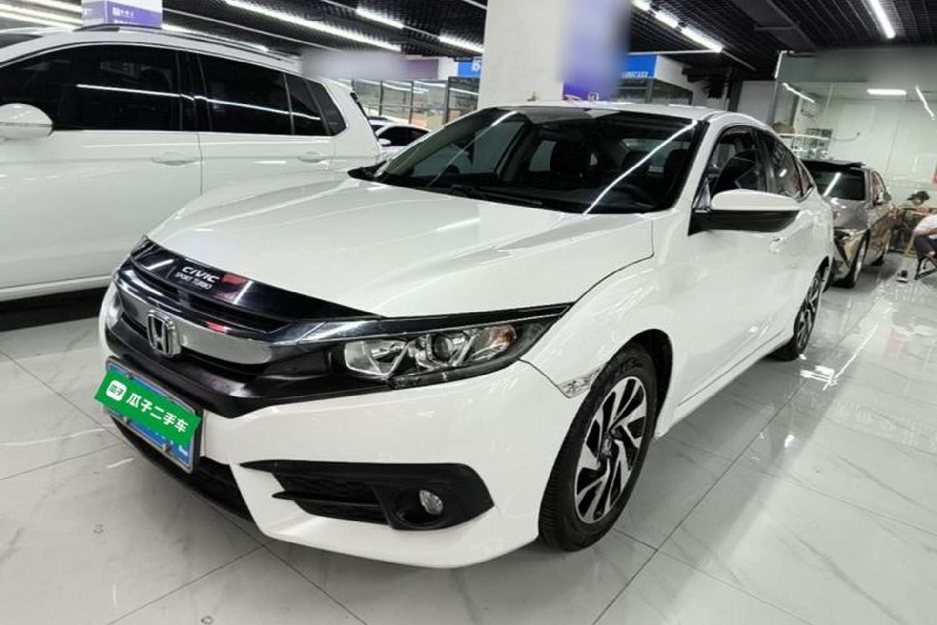 Used Honda Civic 2016 220TURBO CVT Luxury Edition Front Left 45 Deg