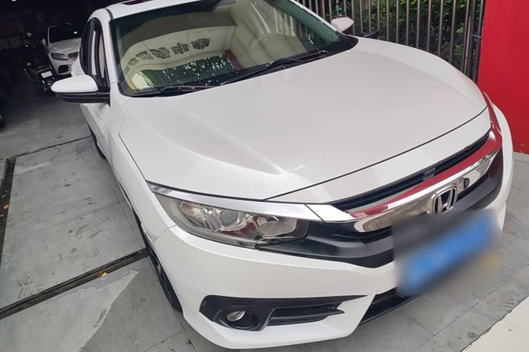 Used Honda Civic 2016 220TURBO CVT Luxury Edition Front Right 45 Deg