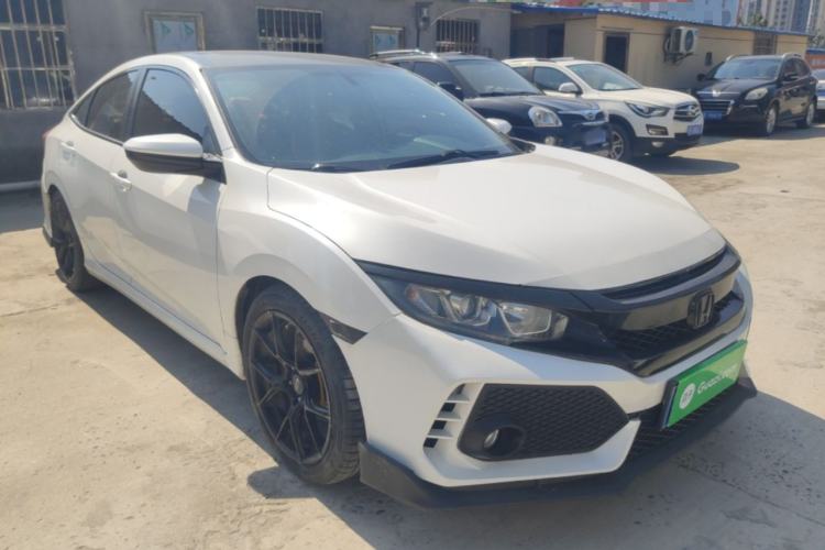 Used Honda Civic 2016 220TURBO CVT Luxury Edition Front Right 45 Deg