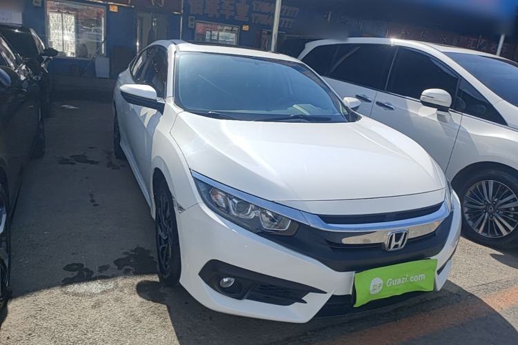 Used Honda Civic 2016 220TURBO CVT Luxury Edition Front Right 45 Deg