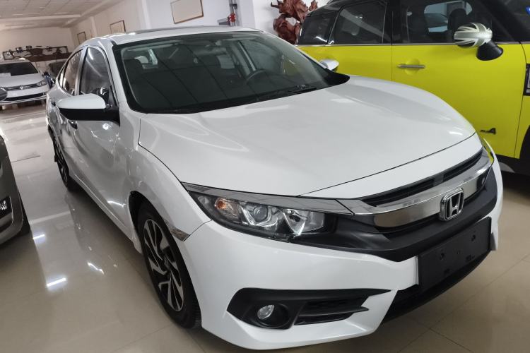 Used Honda Civic 2016 220TURBO CVT Luxury Edition Front Right 45 Deg