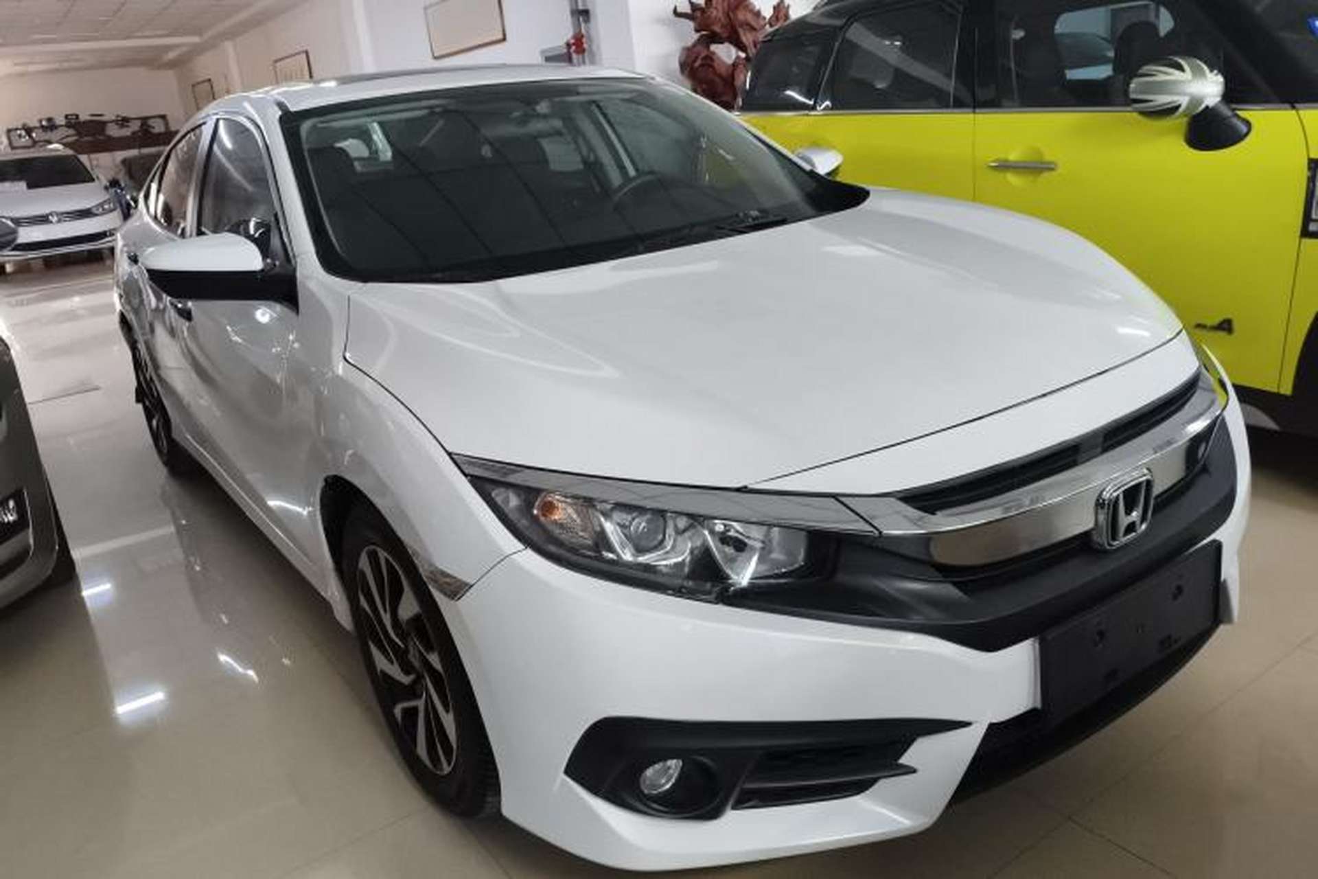 Used Honda Civic 2016 220TURBO CVT Luxury Edition Front Right 45 Deg