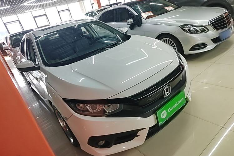 Used Honda Civic 2016 220TURBO Manual Luxury Edition Front Right 45 Deg