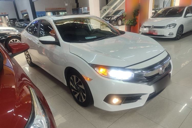Used Honda Civic 2016 220TURBO CVT Luxury Edition Front Right 45 Deg
