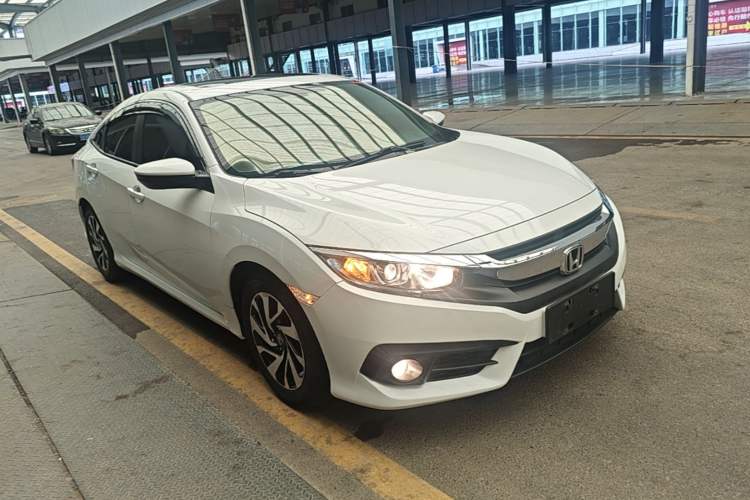 Used Honda Civic 2016 220TURBO CVT Luxury Edition Front Right 45 Deg