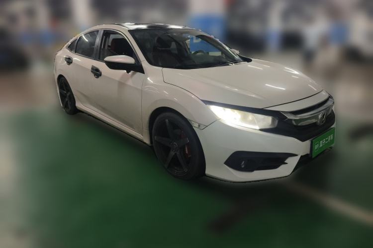 Used Honda Civic 2016 220TURBO CVT Luxury Edition Front Right 45 Deg