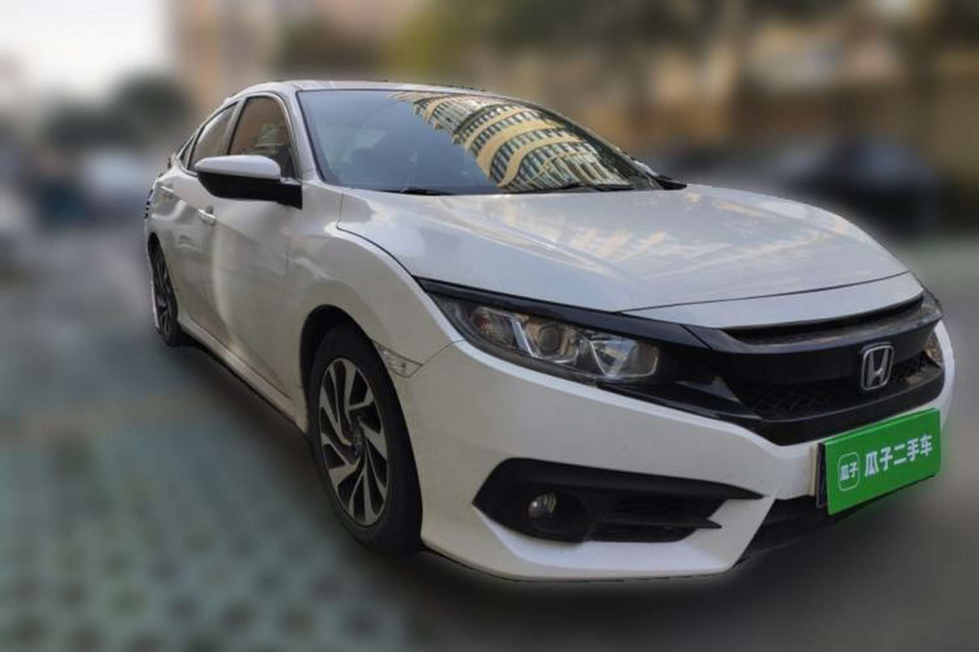 Used Honda Civic 2016 220TURBO CVT Luxury Edition Front Right 45 Deg