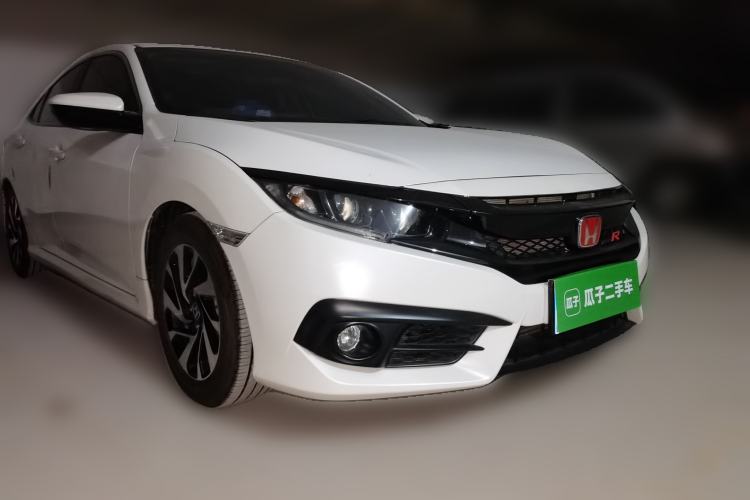 Used Honda Civic 2016 220TURBO CVT Luxury Edition Front Right 45 Deg