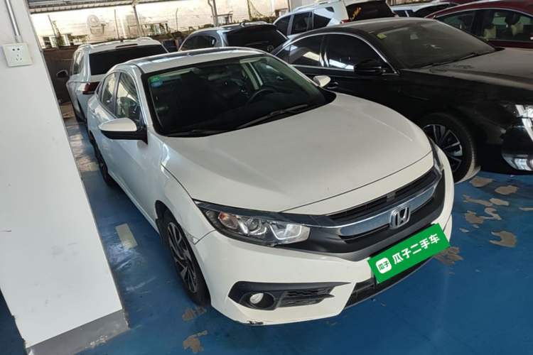 Used Honda Civic 2016 220TURBO CVT Luxury Edition Front Right 45 Deg