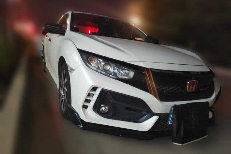 Used Honda Civic 2016 220TURBO CVT Luxury Edition Front Right 45 Deg