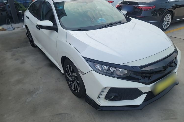 Used Honda Civic 2016 220TURBO CVT Luxury Edition Front Right 45 Deg