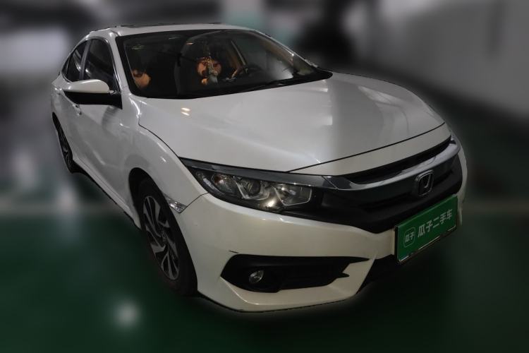 Used Honda Civic 2016 220TURBO CVT Luxury Edition Front Right 45 Deg