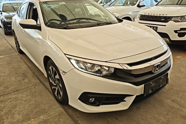 Used Honda Civic 2016 220TURBO CVT Luxury Edition Front Right 45 Deg