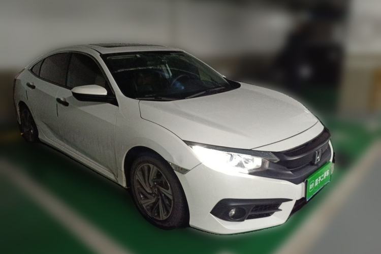 Used Honda Civic 2016 220TURBO CVT Luxury Edition Front Right 45 Deg