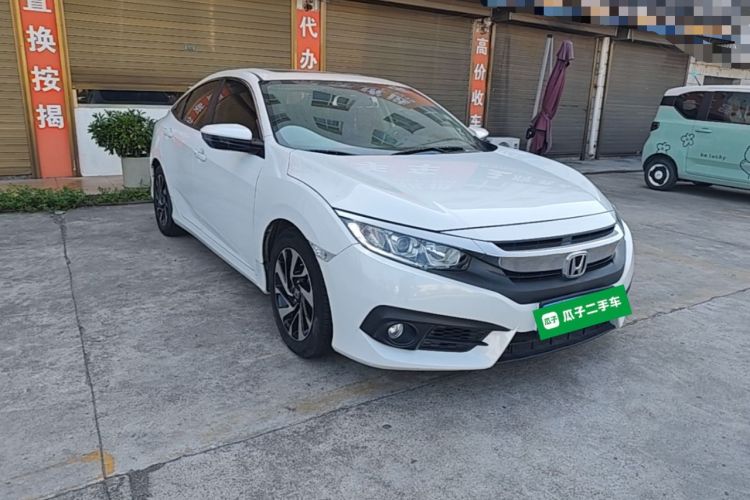 Used Honda Civic 2016 220TURBO CVT Luxury Edition Front Right 45 Deg