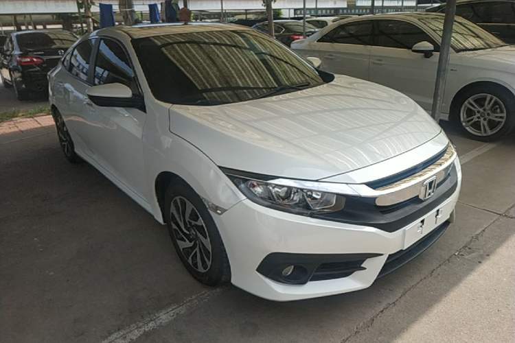 Used Honda Civic 2016 220TURBO CVT Luxury Edition Front Right 45 Deg