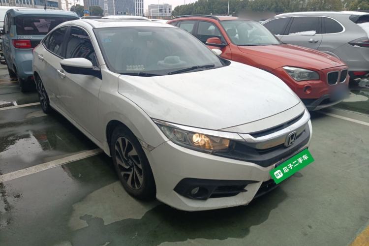 Used Honda Civic 2016 220TURBO CVT Luxury Edition Front Right 45 Deg