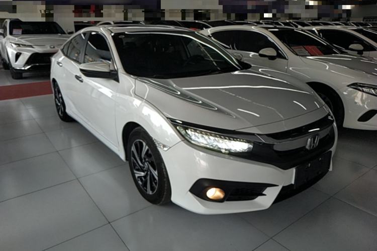 Used Honda Civic 2016 220TURBO CVT Luxury Edition Front Right 45 Deg