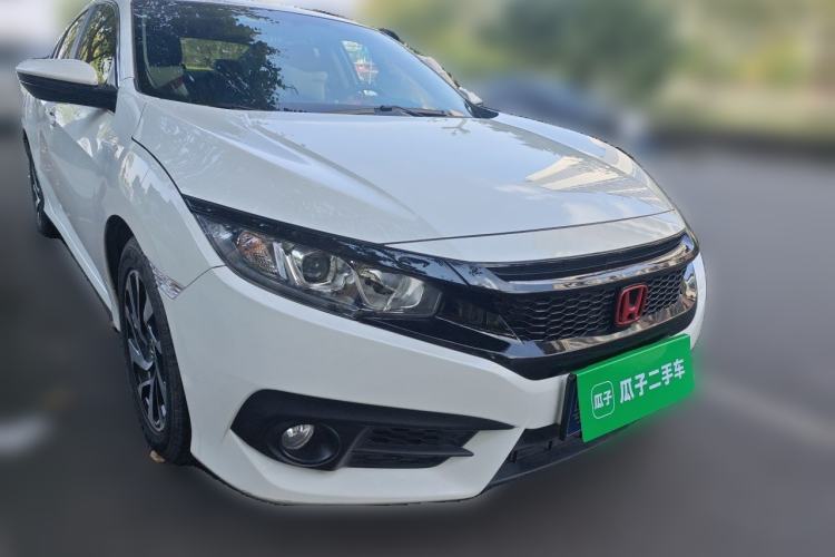 Used Honda Civic 2016 220TURBO CVT Luxury Edition Front Right 45 Deg