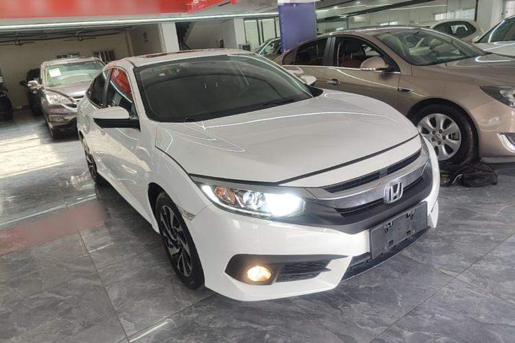 Used Honda Civic 2016 220TURBO CVT Luxury Edition Front Right 45 Deg