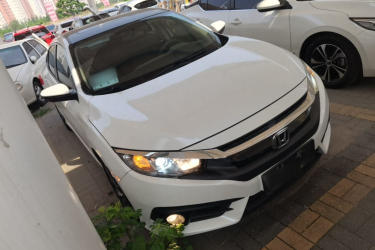 Used Honda Civic 2016 220TURBO CVT Luxury Edition Front Right 45 Deg