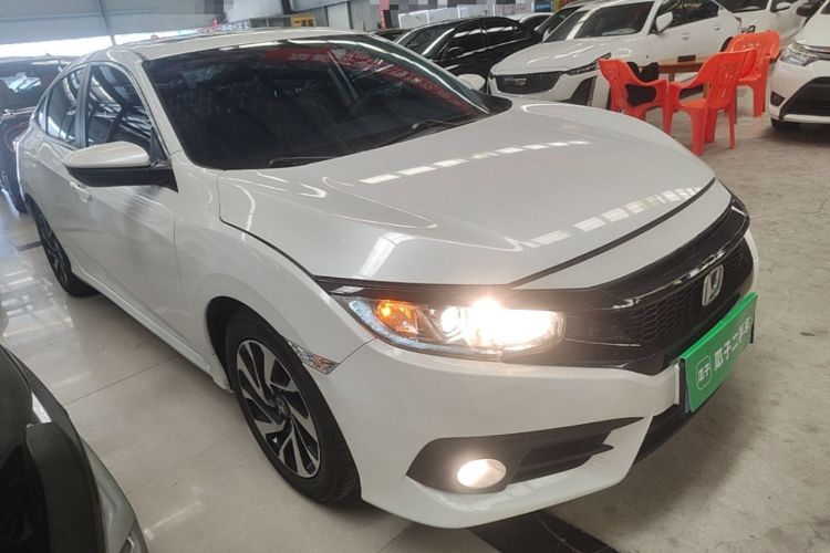 Used Honda Civic 2016 220TURBO CVT Luxury Edition Front Right 45 Deg