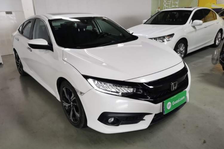 Used Honda Civic 2016 220TURBO CVT Prestige Edition Front Right 45 Deg
