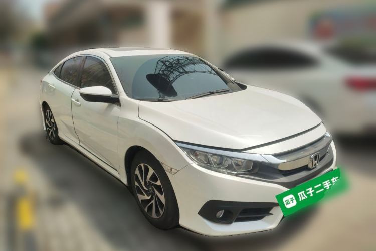 Used Honda Civic 2016 220TURBO CVT Luxury Edition Front Right 45 Deg